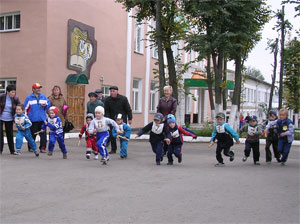 15:56  На старт вышли малыши.