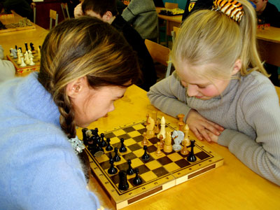 14:30_ Состоялся предновогодний турнир по шахматам среди школьников Яльчикского района.