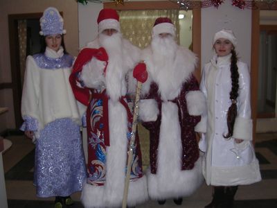 16:23_К Новому году самые востребованные костюмы – это костюмы Деда Мороза и Снегурочки
