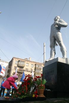 12:10 В Чебоксарах состоялся торжественный митинг, посвященный Дню космонавтики