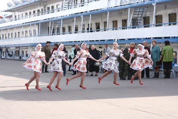 09:50 На теплоходе «Княжна Анастасия» в Чебоксары прибывает  фестиваль «Родная сторона»