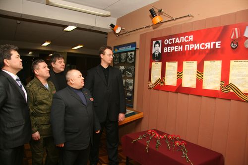 Тракторостроители чтят память героев