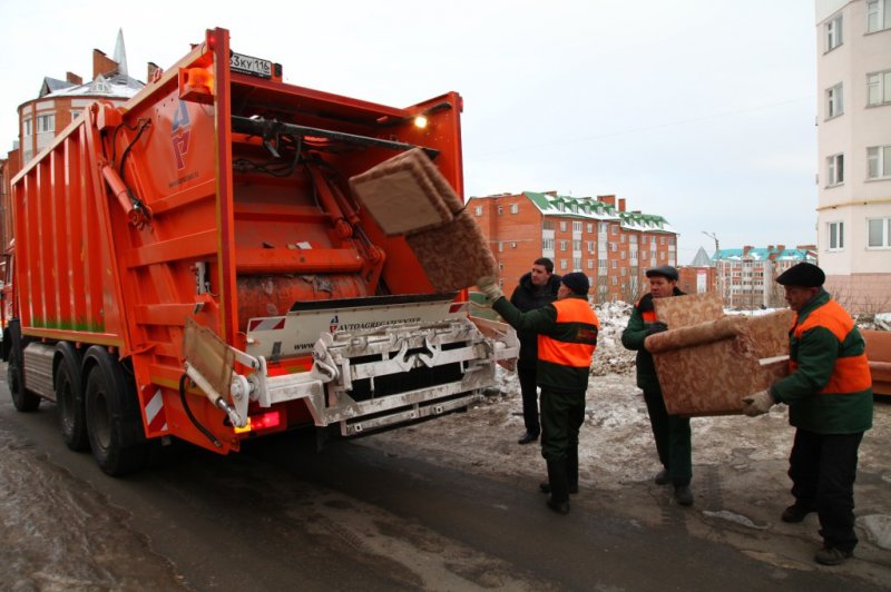 В Чебоксарах тестируется новая техника по сбору и вывозу крупногабаритного мусора