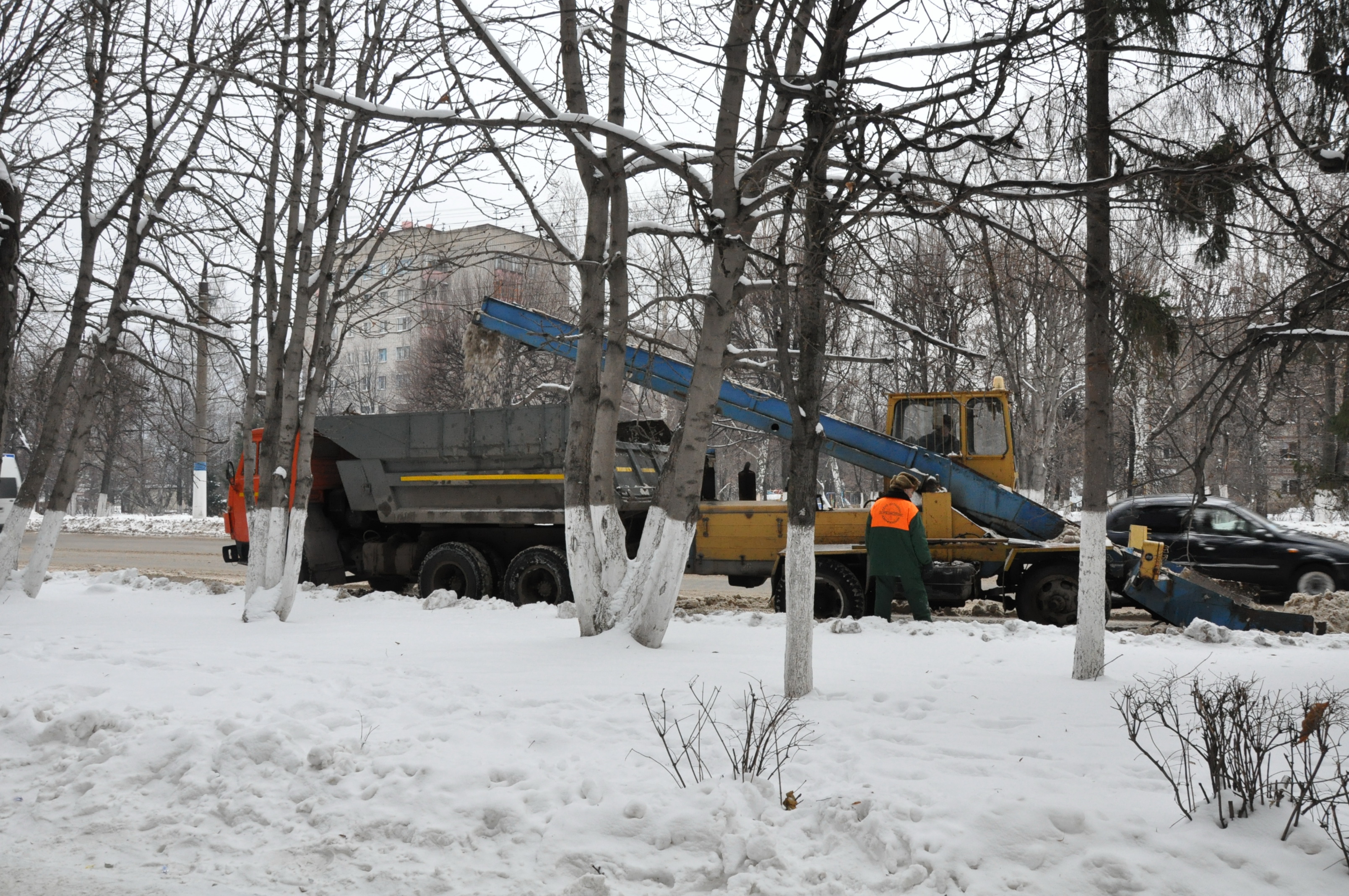 14:07 В Новочебоксарске продолжается работа по уборке городских улиц от  снега | г. Новочебоксарск Чувашской Республики