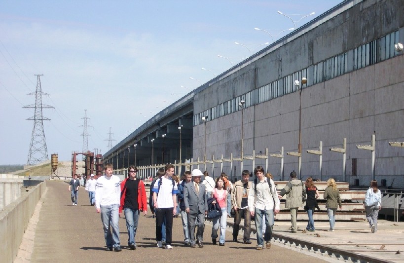 Московские студенты на Чебоксарской ГЭС