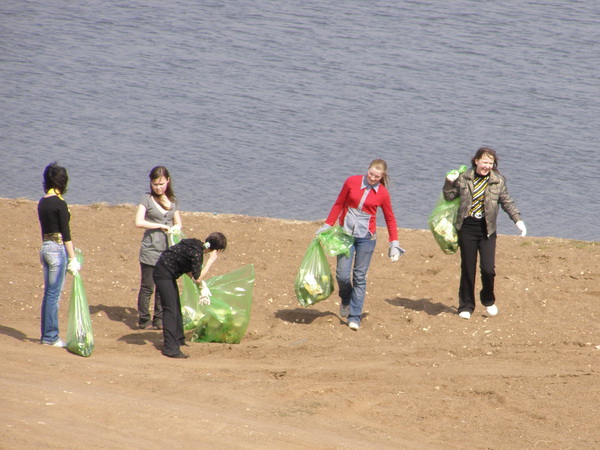 13:41 В рамках "Весенней недели добра" в Новочебоксарске прошла экологическая акция "Чистый берег"