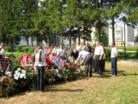 15:44 Сотни новочебоксарцев посетили  11 июля мемориал летчика-космонавта А.Г. Николаева в Шоршелах