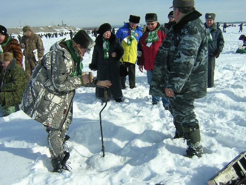 13:16 В Новочебоксарске состоялся Всероссийский зимний фестиваль “Рыбак рыбака”