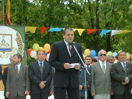 Выступление главы администрации района А.П.Князева на празднике песни, труда и спорта "Акатуй"