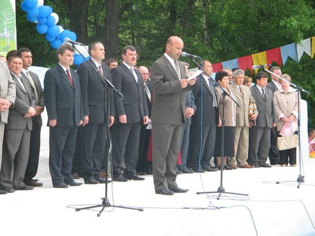 10:50 Выступление зам.главы - начальника управления сельского хозяйства и продовольствия администрации района В.Н.Мустаева на районном празднике песни, труда и спорта "Акатуй-2005"