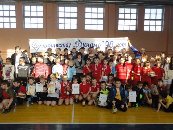 В Шумерле прошло первенство города по мини–футболу среди школьников, посвященные 90-летию спортивного общества «Динамо»