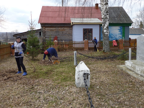Работники социальной сферы Староайбесинского сельского поселения и безработные граждане наводят порядок
