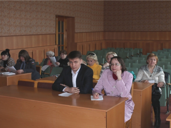 В администрации Козловского района прошёл круглый стол под названием «жестокое обращение с детьми в семье»