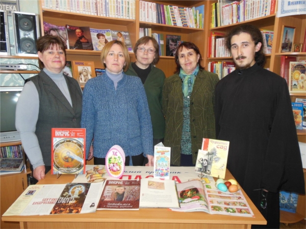 В центральной библиотеке города Шумерли прошел час духовности «Светлый праздник божественной пасхи»