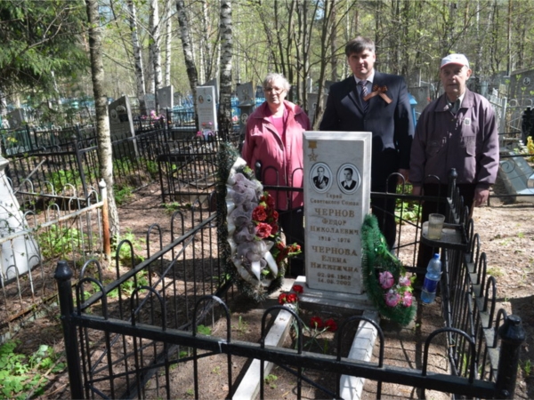 Глава администрации города Шумерли возложил цветы к могиле Героя Советского Союза Федора Николаевича Чернова