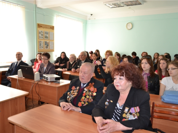 Презентация фотогалереи Героев Российской Федерации переросла в диалог ветеранов войн разных поколений