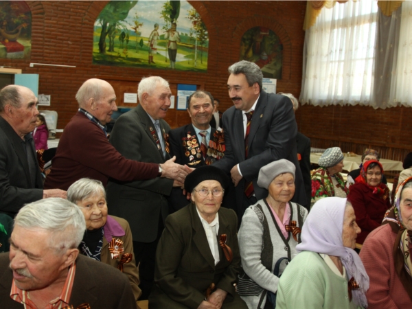 _Глава города поздравил ветеранов войны и тружеников тыла в СОШ №28