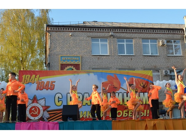 Торжества, посвященные 68-й годовщине Великой Победы, в Шумерле завершились праздничным концертом и красочным фейерверком