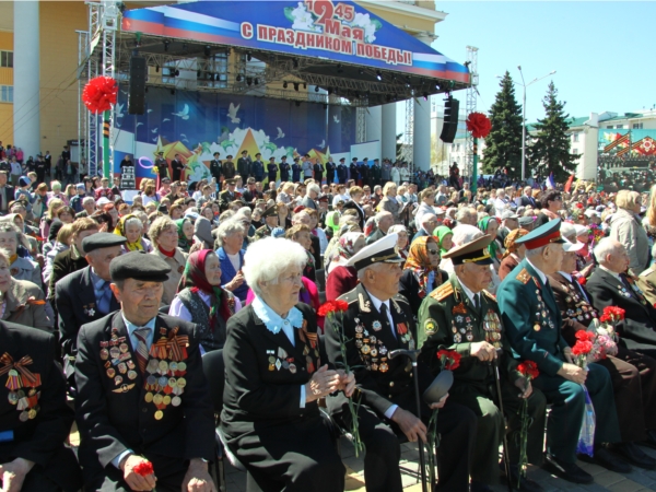 Торжественным маршем на Красной площади прошел сводный полк Чебоксарского гарнизона и военной техники