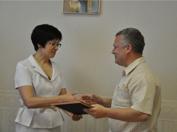 В рамках празднования дня защиты детей Чебоксарская ГЭС вручила сертификаты руководителям детских образовательных и медицинских учреждений города