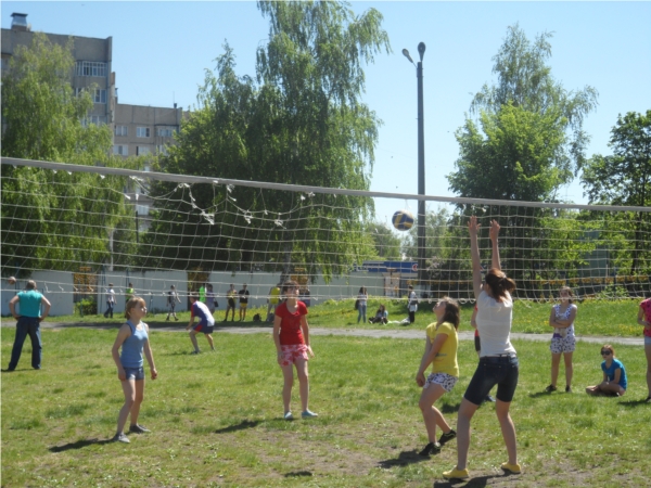 В Алатыре прошли соревнования по уличному волейболу