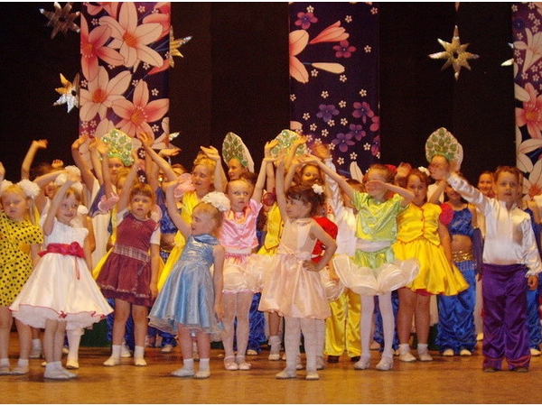 Во Дворце культуры «Восход» города Шумерли состоялся отчетный концерт танцевальной студии «Блеск»