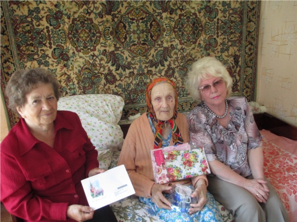 _Поздравления с 90-летним юбилеем принимала жительница Алатыря Мария Тихоновна Кувина