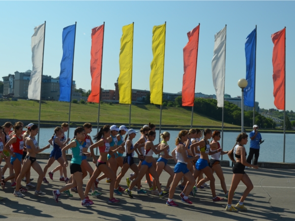 Женским заходом на 20 км сегодня в Чебоксарах стартовал чемпионат России по спортивной ходьбе