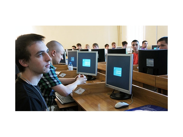 После 9 класса можно поступить на программиста. Студент программист. Колледжи по программированию в Ростове. Колледж во Владимире на программиста. Колледж программирования СПБ.