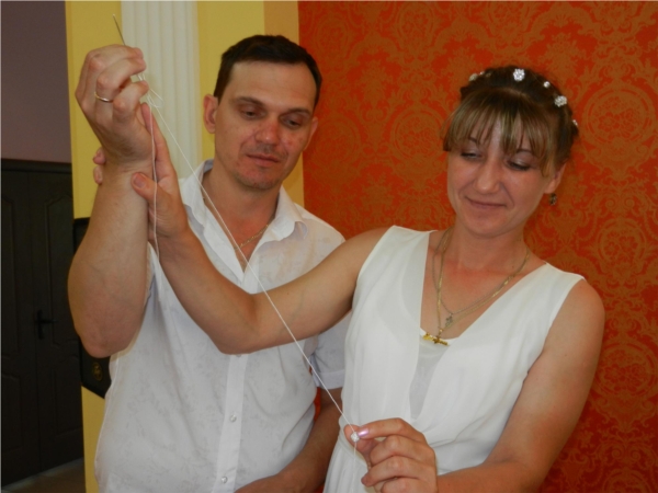 В отделе ЗАГС администрации Козловского района положили начало новой традиции «Ожерелье семейного счастья»