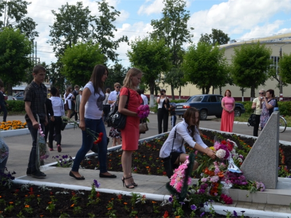 22 июня 2013 года останется в истории города Шумерли, как дата торжественного открытия Камня памяти «Труженикам тыла, детям войны – от детей 21 века»