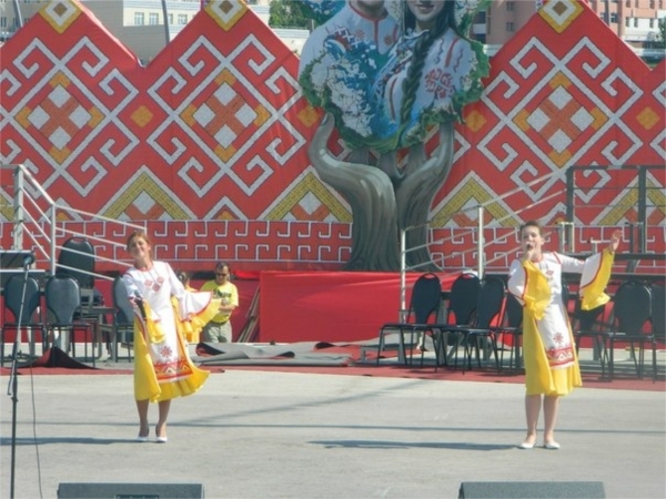 Дуэт «Нон-стоп» городского Дворца культуры выступил на праздничном концерте народной песни в рамках празднования «Акатуй -2013»
