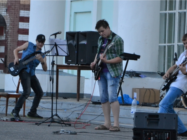 _В День молодежи настоящим подарком для алатырцев стал рок-фестиваль «Наше движение»
