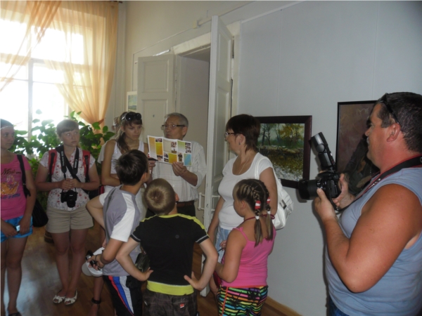 Ядринский районный художественно-краеведческий музей посетили участники экспедиции «Зов памяти – 2013» из Пермского края