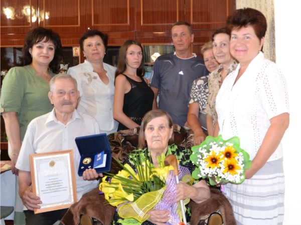 _г. Алатырь: медаль «За любовь и верность» вручена супругам Логиновым, прожившим в мире и согласии 60 лет