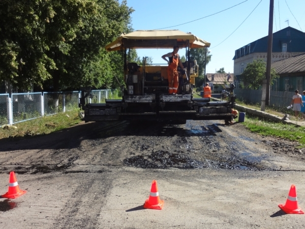 В поселке Урмары продолжается ремонт улицы Свердлова