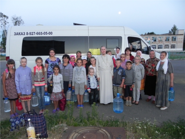 Воспитанники Воскресной школы при храме Воскресения Христова села Большие Яльчики посетили Дивеево.