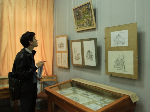 В Алатырском художественном музее открылась выставка «Алатырь в графике Натальи Судникович»