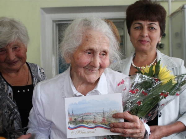 90-летняя Мария Ефремовна Ефремова отличается общительностью и любовью к ближнему