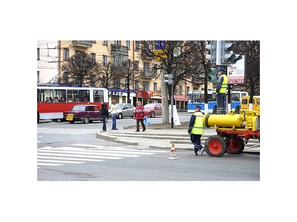 На дорогах столицы республики дорожная разметка наносится термопластиком