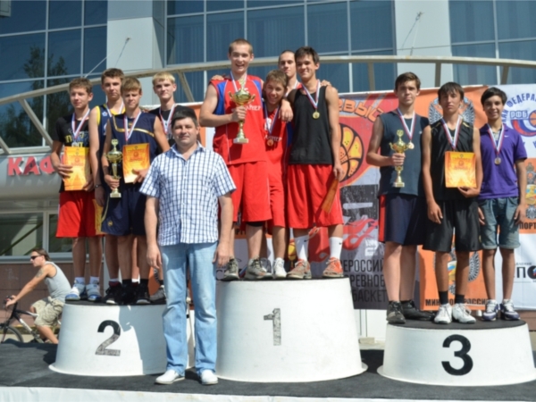 _Алатырские спортсмены стали серебряными призёрами в турнире по уличному баскетболу «Оранжевый мяч»