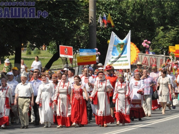 Древний гимн разнесся над заливом