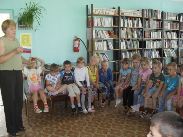 _г.Алатырь: в библиотеках города прошли тематические мероприятия, посвящённые Дню Государственного флага России