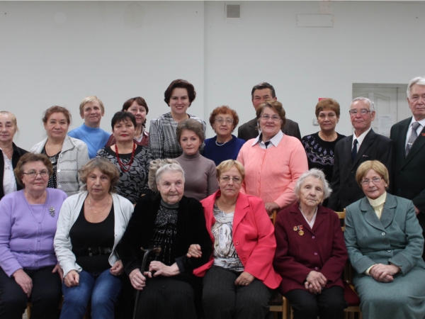 Руководитель Минздравсоцразвития Чувашской Республики Алла Самойлова поздравила бывших сотрудников министерства с Международным днем пожилых людей