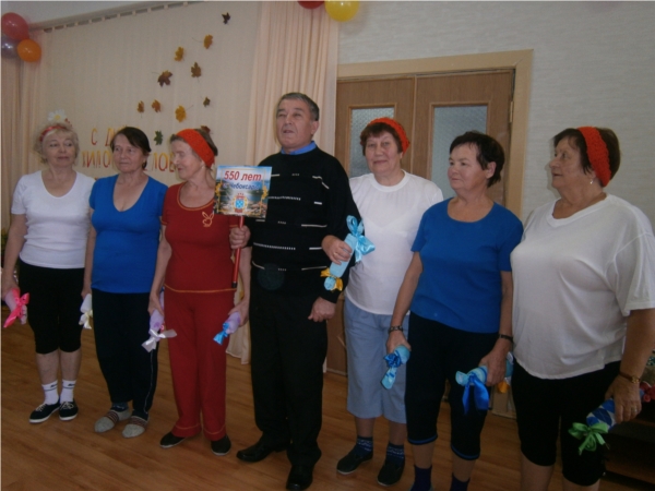 Эстафета добрых дел: председатель ТОС «Рябинка» принял участие в праздничном мероприятии «С Днем пожилого человека»
