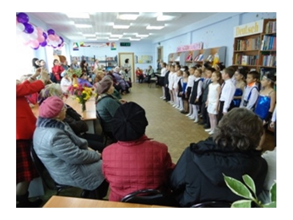 В Чувашской республиканской детско-юношеской библиотеке состоялось чествование пожилых людей – «Нам года не беда, коль душа молода»