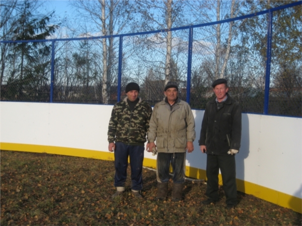 В Козловском районе появилась новая хоккейная коробка
