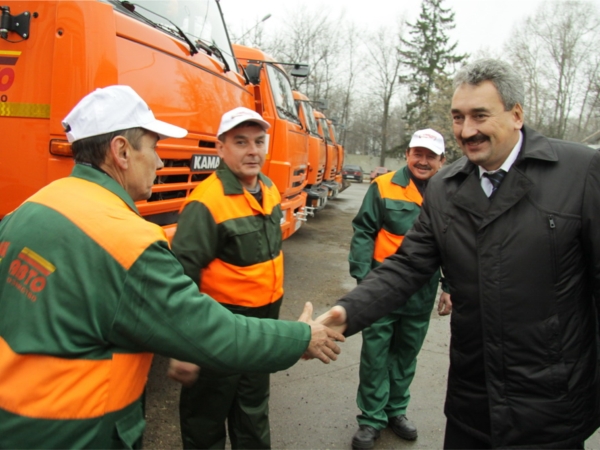 Накануне профессионального праздника автомобилистов глава города посетил ОАО &quot;Спецавтохозяйство&quot;