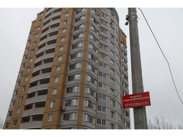 Двор под присмотром