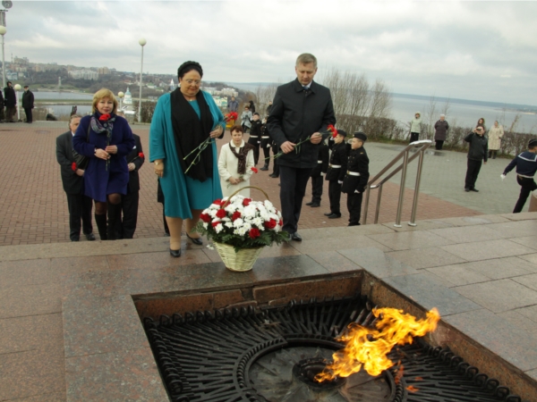 Великая Княгиня Мария Владимировна возложила цветы к Монументу Воинской Славы